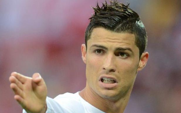 Taglio-di-capelli-Cristiano-Ronaldo-2012