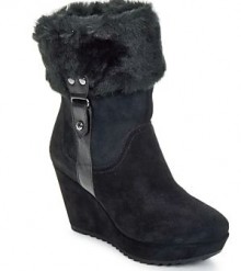 Poziny, lo stivaletto Guess: alto, caldo e comodo