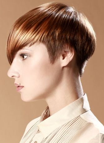 Taglio di capelli asimmetrico corto