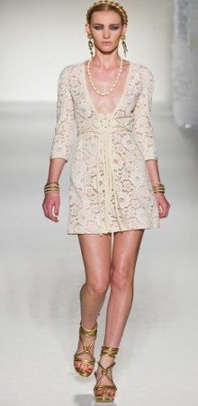 Abito in pizzo: tendenza moda estate 2012