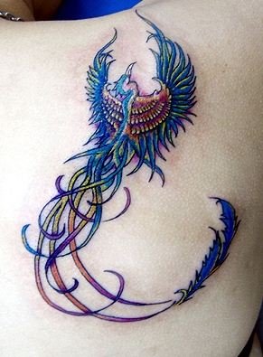 Tatuaggio-fenice-sulla-spalla