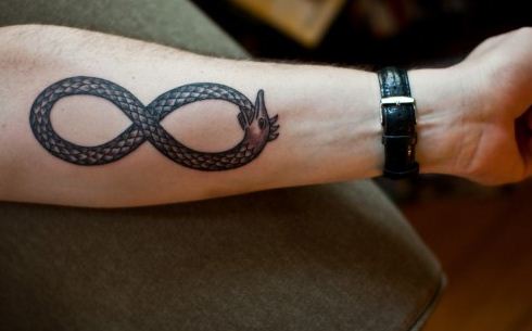 Tatuaggio-simbolo-infinito-per-uomo