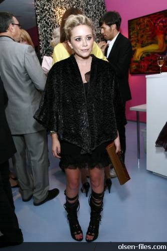 mary kate olsen - Moda scarpe donna vip 2008. Sandali, zeppe e tacchi di lusso. mary-kate-olsen.jpg