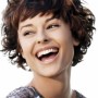 Capelli ricci con frangia