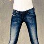 Jeans con parte posteriore rialzata