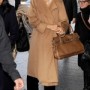 Katie Holmes con la nuova Margaux Max Mara