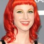Hayley Williams con capelli di colore rosso