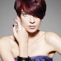 Taglio capelli color mogano con riflessi rossi