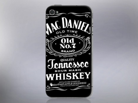 skin cover iphone 4s jack daniels 470x350 - 5 cover adesive molto creative per il vostro iPhone