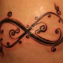 Tatuaggio infinito decorato