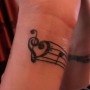 Tatuaggio chiave di violino sul polso