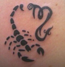 Foto tatuaggio segno zodiacale scorpione 220x226 - Tatuaggio segno zodiacale dello scorpione: immagini e significato Foto tatuaggio segno zodiacale scorpione Foto tatuaggio segno zodiacale scorpione 220x226 - Tatuaggio segno zodiacale dello scorpione: immagini e significato