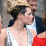 Nuovo taglio di capelli per Laura Chiatti con acconciatura raccolta