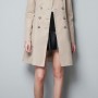 Trench Zara con borchie sul collo Euro 119