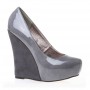 Decollete con zeppa in vernice Bata Euro 35 99