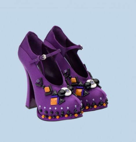 Scarpe Prada Mary in raso inverno 2012 2013 prezzo Euro 950 470x492 - Scarpe Prada inverno 2012 2013: prezzi collezione donna