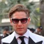 Taglio di capelli uomo rasati ai lati alla Lapo Elkann