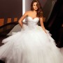 Abito da sposa Alessandro Angelozzi Couture 2013 con scollo a cuore