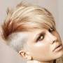 Taglio capelli corti donna con cresta o mohicana inverno 2013