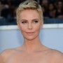 Charlize Theron Oscar 2013 con taglio capelli corti