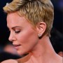 Taglio capelli cortissimi Charlize Theron Oscar 2013