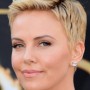 Taglio di capelli corti per Charlize Theron Oscar 2013