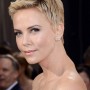 taglio capelli corti per Charlize Theron agli Oscar 2013