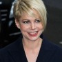 Nuovo taglio di capelli corto asimmetrico per Michelle Williams