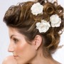 Acconciatura sposa con capelli medio corti ricci
