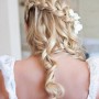 Acconciatura sposa semiraccolta con treccia