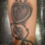 Foto tatuaggio lucchetto a forma di cuore con chiave