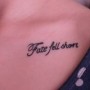 Piccolo tatuaggio frase in inglese