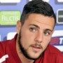 Taglio capelli uomo con riga laterale alla Mattia Destro