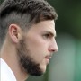 Taglio di capelli Mattia Destro visto di profilo