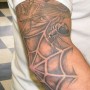 Tatuaggio ragno e ragnatela sul gomito