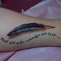 tatuaggio frase inglese Not all who wander are lost