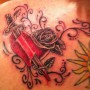 Foto tatuaggio pugnale con cuore e rosa
