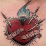 Immagine tatuaggio cuore con pugnali