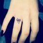 Tatuaggio Piccolo fiocco sul dito