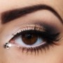 Raffinata ideaa trucco occhi marroni per Capodanno