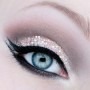 Stupendo trucco chiaro occhi azzurri per Capodanno