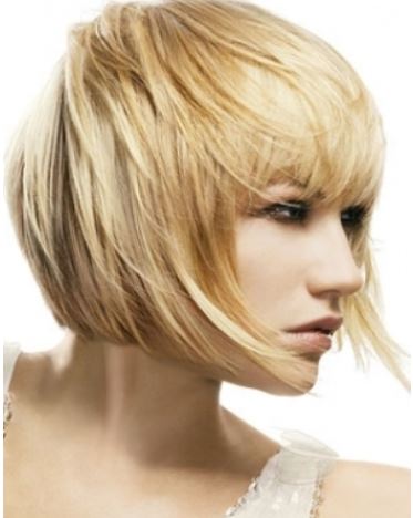 Taglio capelli medio a caschetto sfilato con frangia inverno 2014 - Tagli capelli medi scalati e sfilati inverno 2014 Taglio capelli medio a caschetto sfilato con frangia inverno 2014