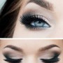 Smokey eyes con occhi azzurri