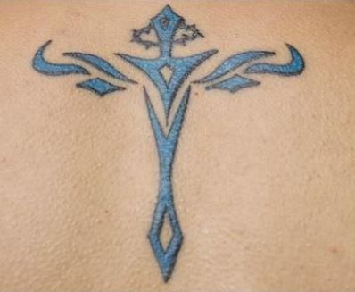Tatuaggio piccola croce tribale