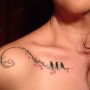 Piccolo tatuaggio ramo di ciliegio con uccellini