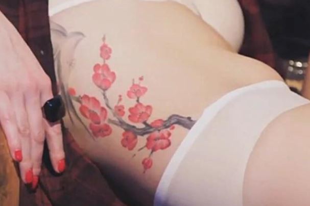 Tatuaggio Ramo di ciliegio per Emma Marrone