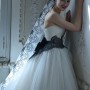 Abito da sposa bianco con dettagli neri 2015 Aimee
