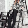 Blusa over stampa maculata e jeans neri stretch autunno inverno 2014 2015