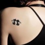 Tatuaggio gatti neri sulla spalla