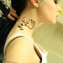 Tatuaggio gatto sul collo